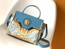 フェンディバッグFENDI 2023年新作 高品質 ヴェルサーチ 共同ハンドバッグ 6812AGN