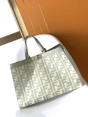 フェンディバッグFENDI 2023年新作 高品質 ピーカブーXトート ハンドバッグ 8870-2AGN