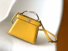 フェンディバッグFENDI 2023年新作 高品質 コニック ピーカブー ISeeU ミニ メッセンジャーバッグ 6806AGN