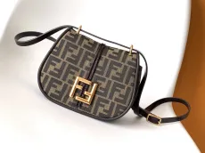 フェンディバッグFENDI 2023年新作 高品質 カモン メッセンジャーバッグ 8602AGN