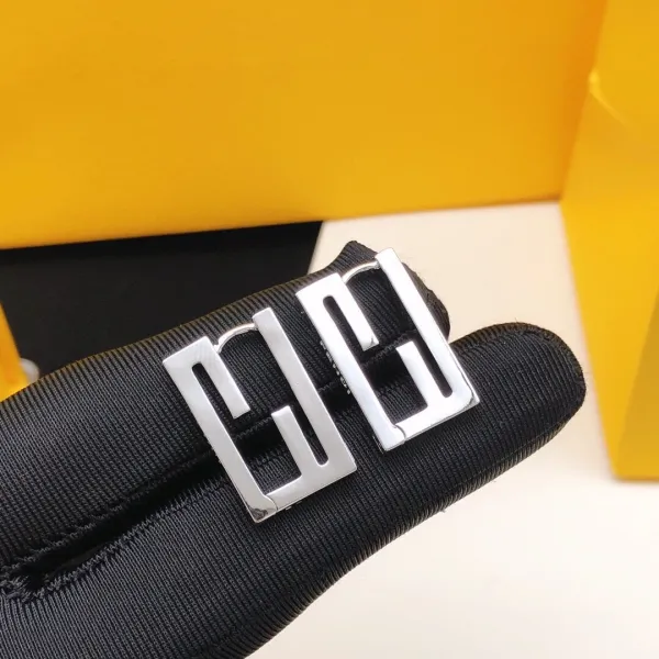 フェンディピアスFENDI 2023新作 イヤリング