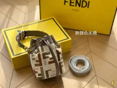 フェンディバッグFENDI 2023新作 バケットバッグ