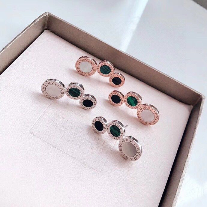 ブルガリピアスBVLGARI 2323 新品 3つボタン イヤリング