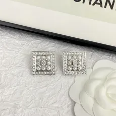 シャネルピアスCHANEL 2023年新作 パール ラインストーン シルバー スクエア スタッド ピアス