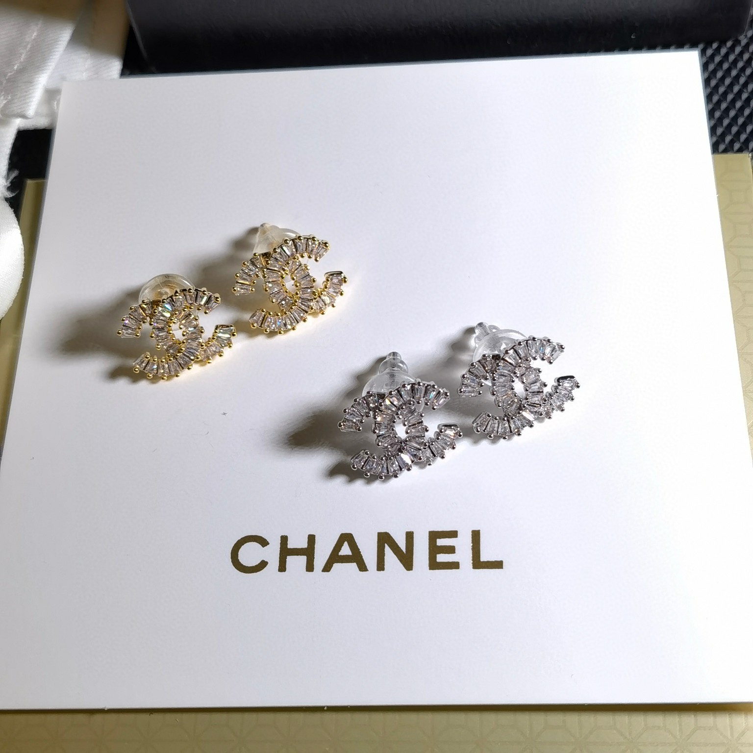 シャネルピアスCHANEL 2023 新作 スクエア ダイヤモンド レタード スタッド ピアス ジュエリー