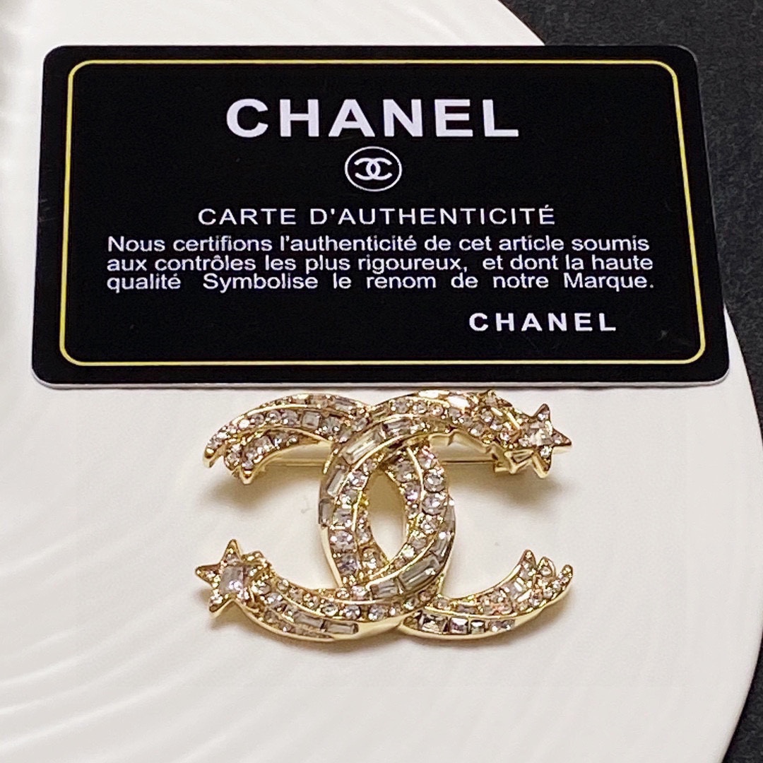 シャネルブローチCHANEL 2023年新作 クリスタル ダイヤモンド パール ブローチ