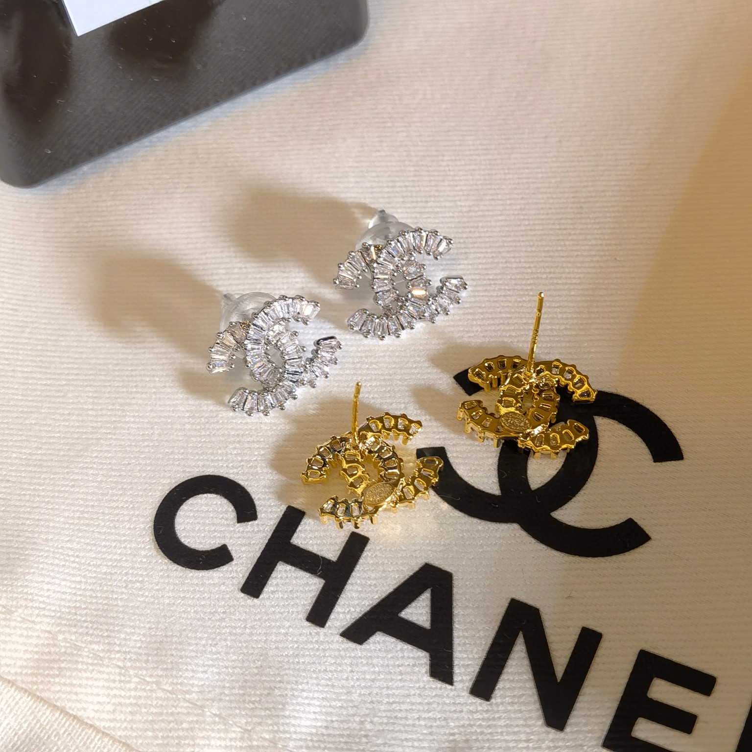 シャネルピアスCHANEL 2023 新作 スクエア ダイヤモンド レタード スタッド ピアス ジュエリー