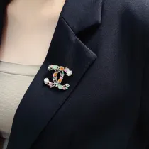 シャネルブローチCHANEL 2023年新作 クリスタル ダイヤモンド パール ブローチ
