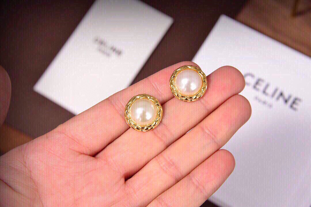 セリーヌピアスCELINE 2023新作 パールピアス