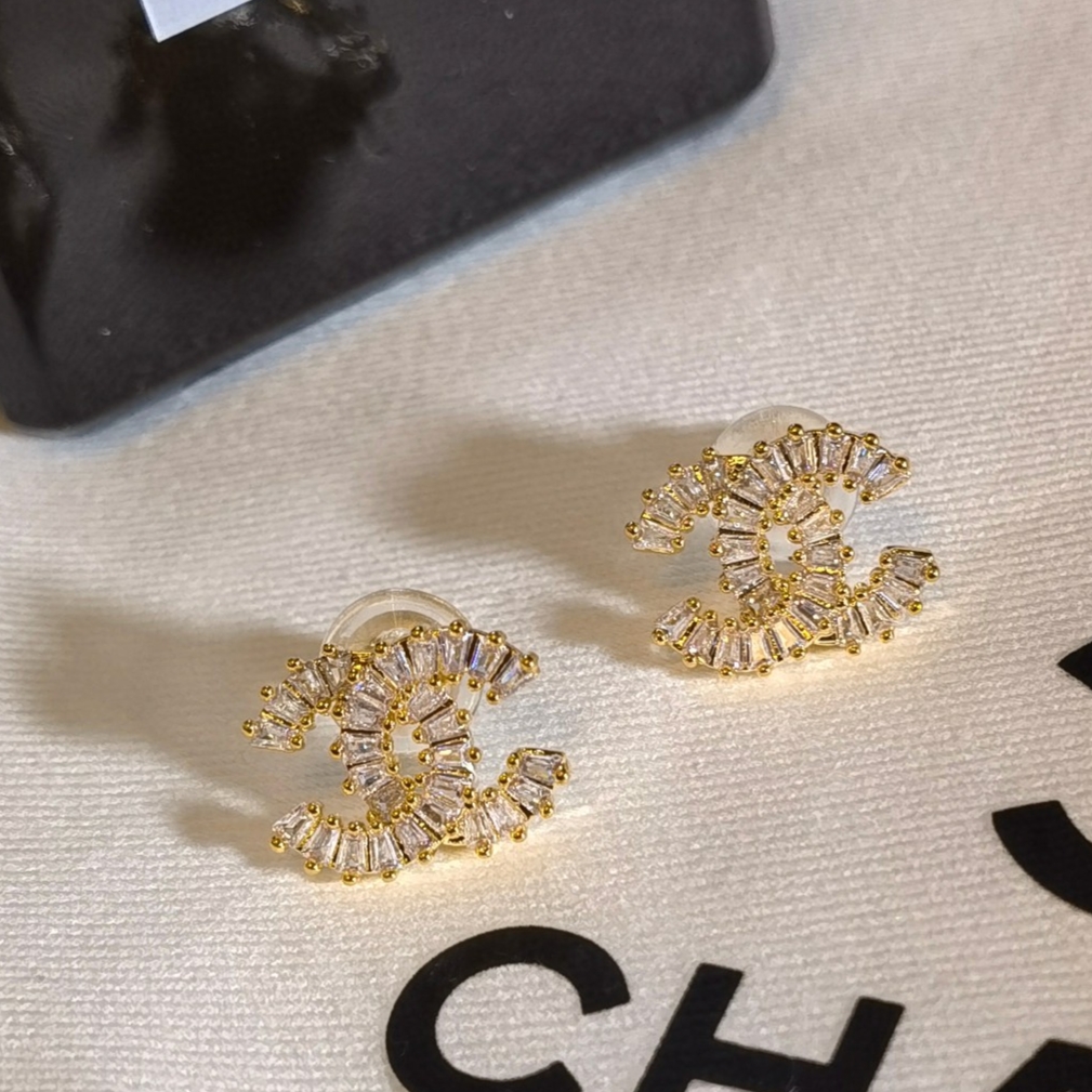 シャネルピアスCHANEL 2023 新作 スクエア ダイヤモンド レタード スタッド ピアス ジュエリー