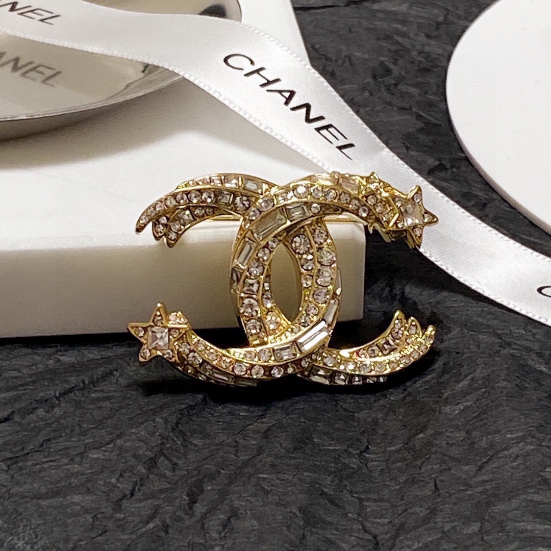シャネルブローチCHANEL 2023年新作 クリスタル ダイヤモンド パール ブローチ