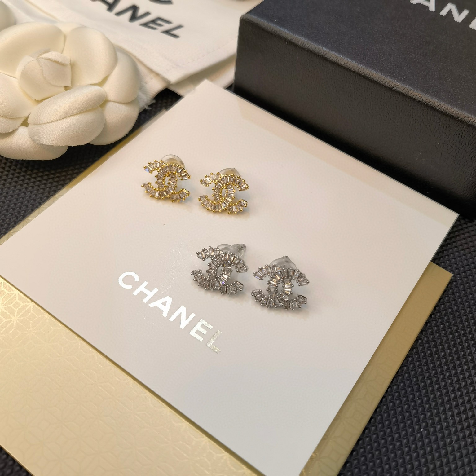シャネルピアスCHANEL 2023 新作 スクエア ダイヤモンド レタード スタッド ピアス ジュエリー