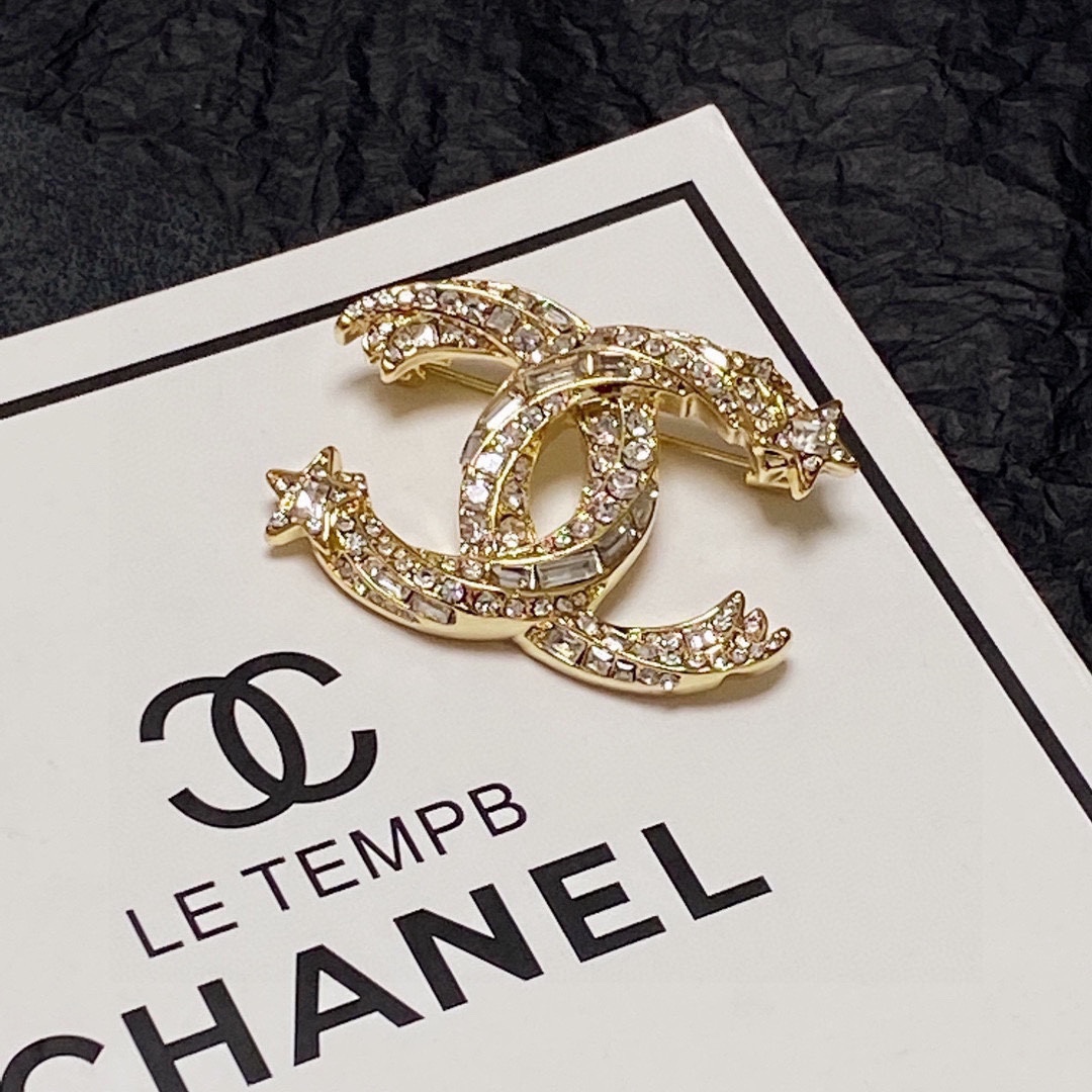 シャネルブローチCHANEL 2023年新作 クリスタル ダイヤモンド パール ブローチ