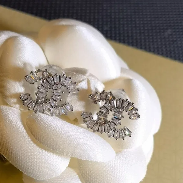 シャネルピアスCHANEL 2023 新作 スクエア ダイヤモンド レタード スタッド ピアス ジュエリー
