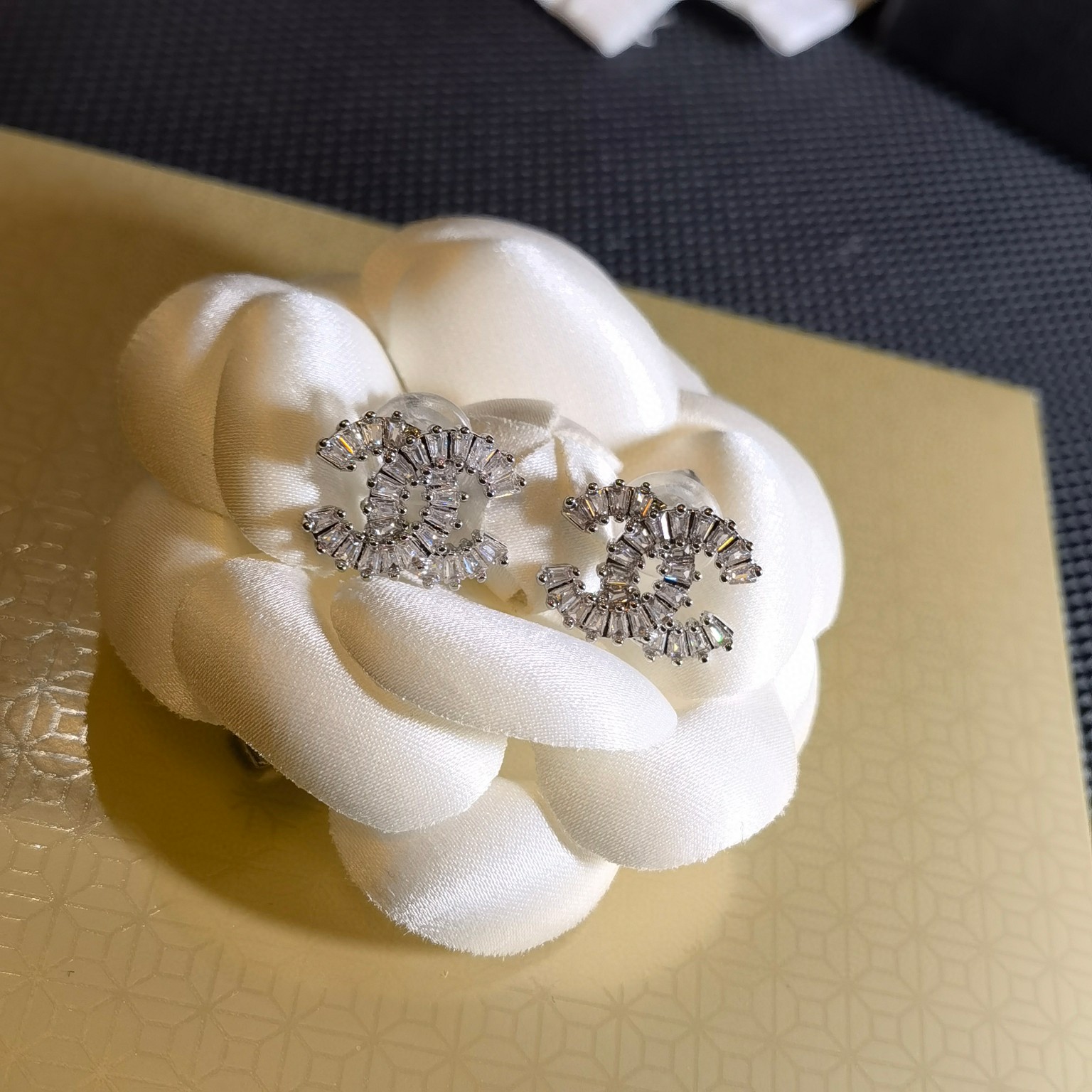 シャネルピアスCHANEL 2023 新作 スクエア ダイヤモンド レタード スタッド ピアス ジュエリー