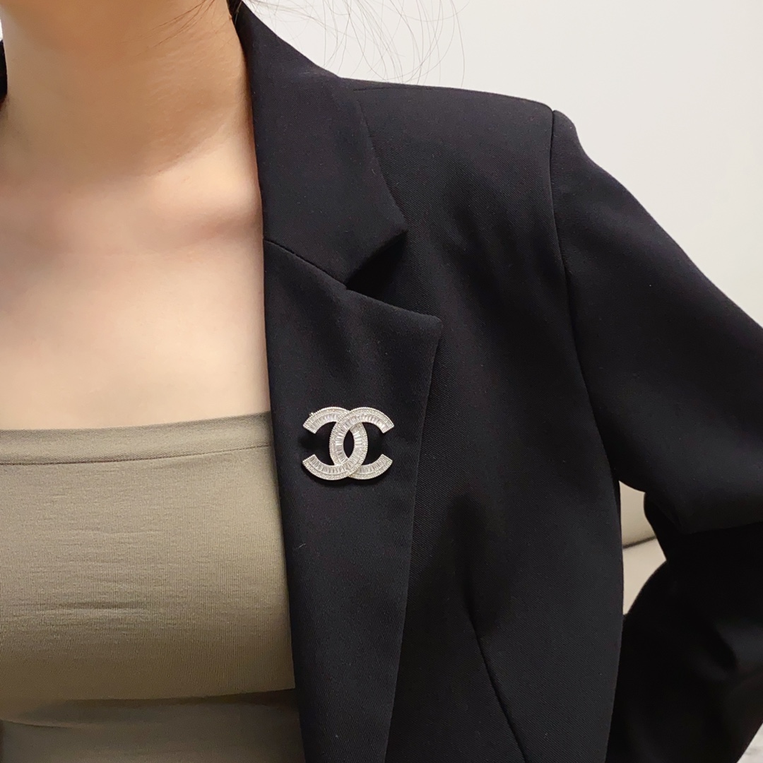シャネルブローチCHANEL 2023年新作 シルバー ダイヤモンド ブローチ