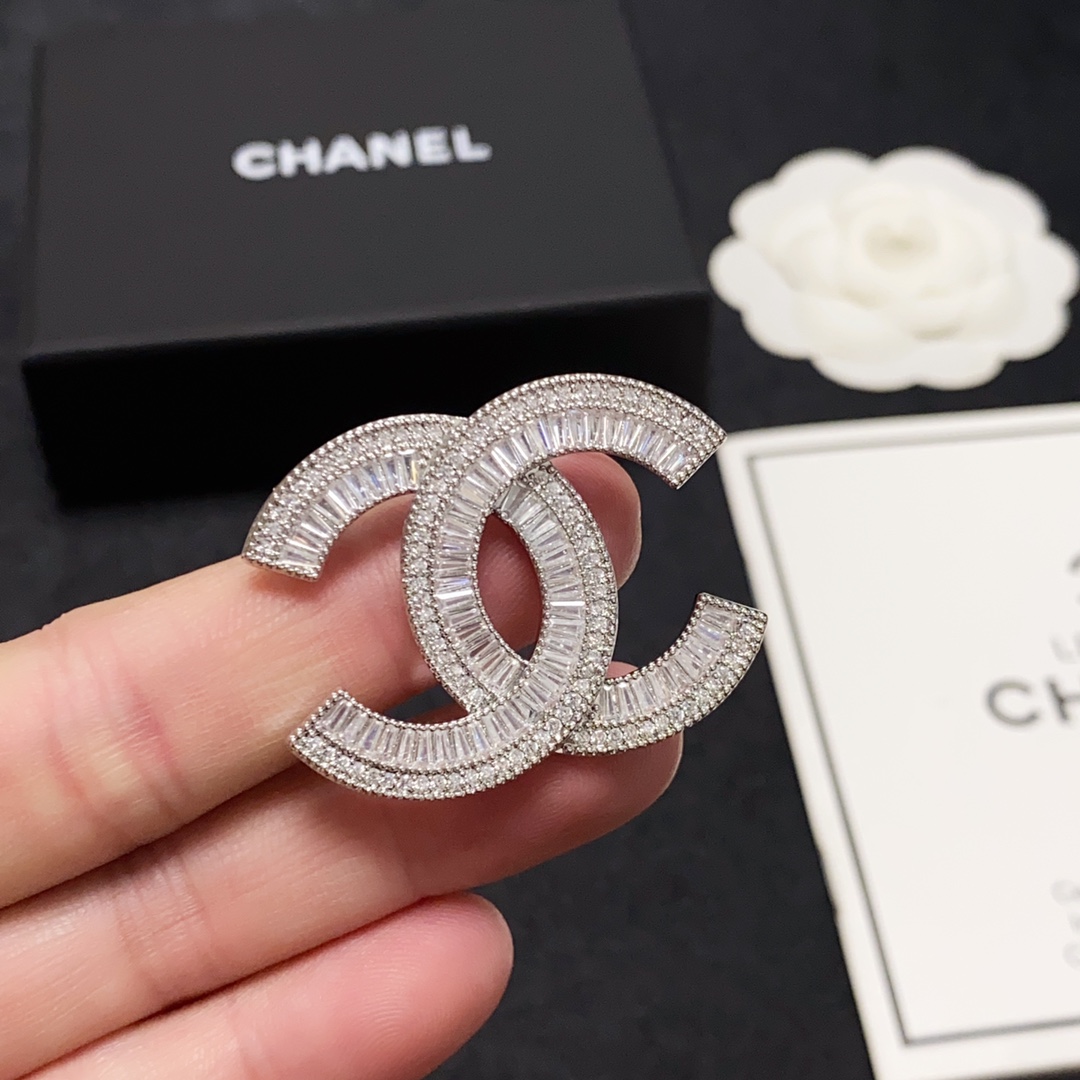 シャネルブローチCHANEL 2023年新作 シルバー ダイヤモンド ブローチ