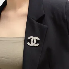 シャネルブローチCHANEL 2023年新作 シルバー ダイヤモンド ブローチ