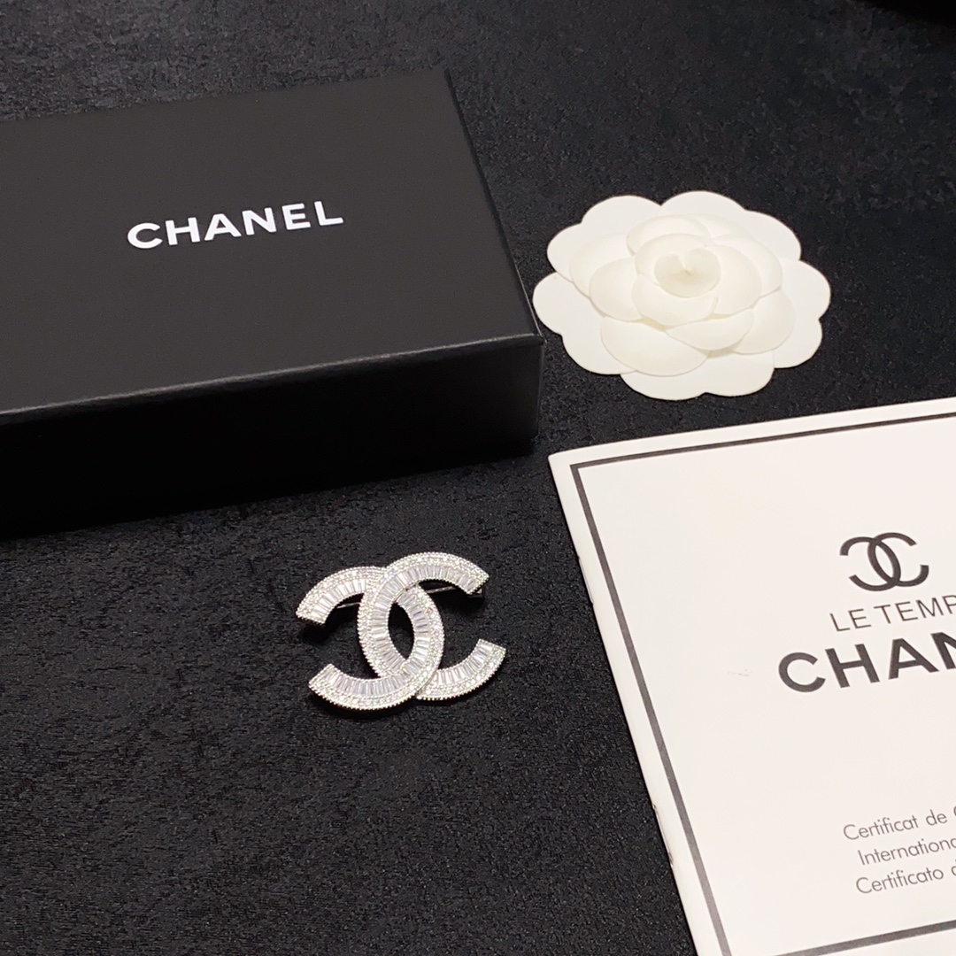 シャネルブローチCHANEL 2023年新作 シルバー ダイヤモンド ブローチ
