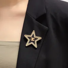 シャネルブローチCHANEL 2023 新作 五芒星 ダイヤモンド レザー CHANEL ブローチ