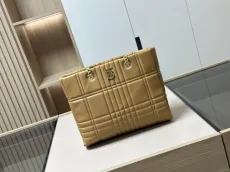 バーバリーバッグBURBERRY 2023新作 チェーントートバッグ