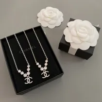 シャネルネックレスCHANEL 2023年新作 香るシックスダイヤモンド ダブルC ネックレス