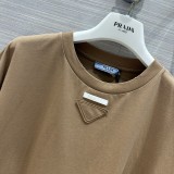 プラダ服PRADA 2024新作 クラシックパッチ トライアングルロゴ Tシャツ