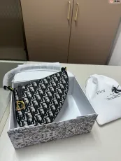 ディオールバッグ DIOR 2024新作  サドル脇下バッグ