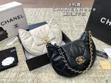 シャネルバッグ CHANEL 2024新作  脇の下のバッグ