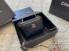 シャネルバッグ CHANEL 2024新作  化粧ポーチ