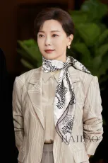 セリーヌマフラー CELINE 2024新作 リバーシブルシルクスクエアスカーフ
