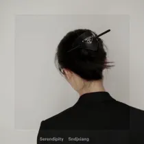 プラダカチューシャ PRADA 2024新作 ヘアバンド