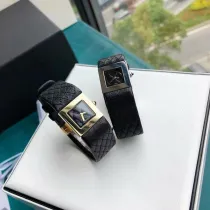 シャネル時計 CHANEL 2024新作 チェック柄の小さなスクエアウォッチ
