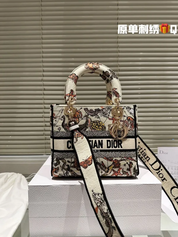ディオールバッグ DIOR 2024新作 ダイアナ妃のバッグ