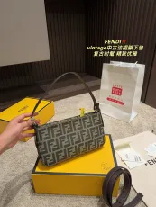 フェンディバッグ FENDI 2024新作 中世のバゲット脇の下バッグ