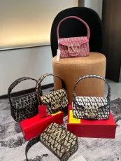 ヴァレンティノバッグ Valentino 2024新作 Black Tie 封筒パッケージ