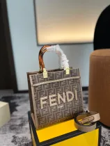 フェンディバッグ FENDI 2024新作 エンボストートバッグ
