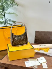 フェンディバッグ FENDI 2024新作 三日月脇の下バッグ