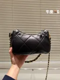 シャネルバッグ CHANEL 2024新作 三日月型バッグ
