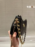 シャネルバッグ CHANEL 2024新作 三日月型バッグ