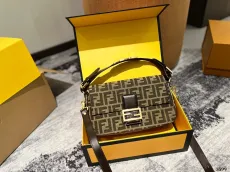 フェンディバッグ FENDI 2024新作 バゲットバッグ