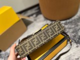 フェンディバッグ FENDI 2024新作 バゲットバッグ