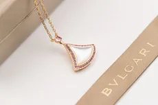 ブルガリネックレス BVLGARI 2024新作 ピンクダイヤモンドスカートネックレス