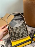 フェンディバッグ FENDI  2024新作 脇の下のバッグ
