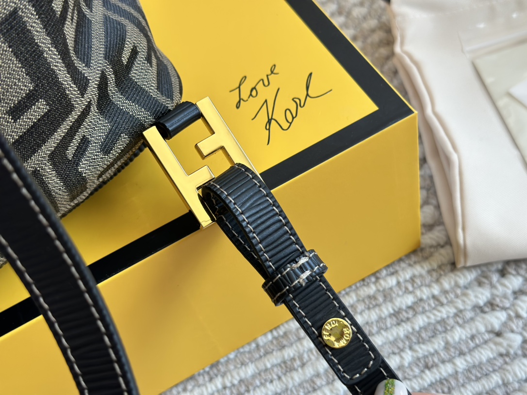 フェンディバッグ FENDI  2024新作 バックパック老眼バッグ