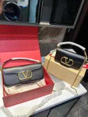 ヴァレンティノバッグ VALENTINO  2024新作 チェーンバッグ