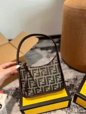 フェンディバッグ FENDI  2024新作 脇の下のバッグ