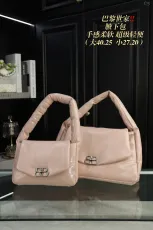 バレンシアガバッグ BALENCIAGA  2024新作 脇の下のバッグ