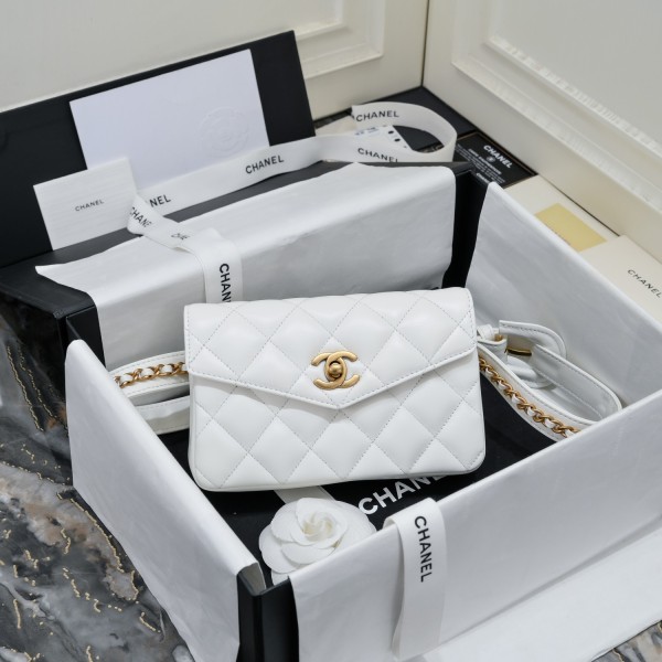 シャネルバッグCHANEL 2024新作 ファニーパック