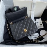 シャネルバッグCHANEL 2024新作 ファッティーファング CFバッグ